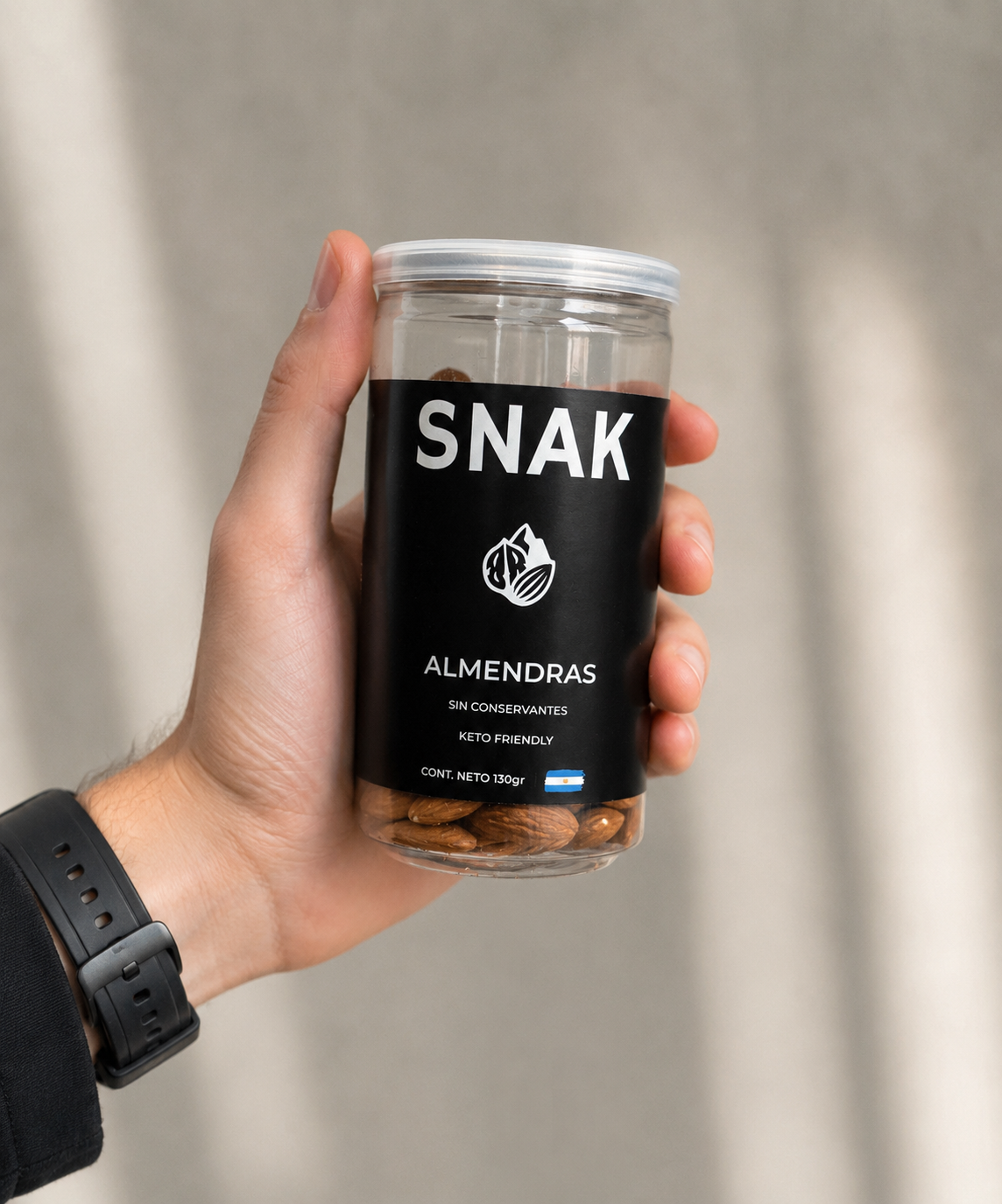 Persona disfrutando un SNAK